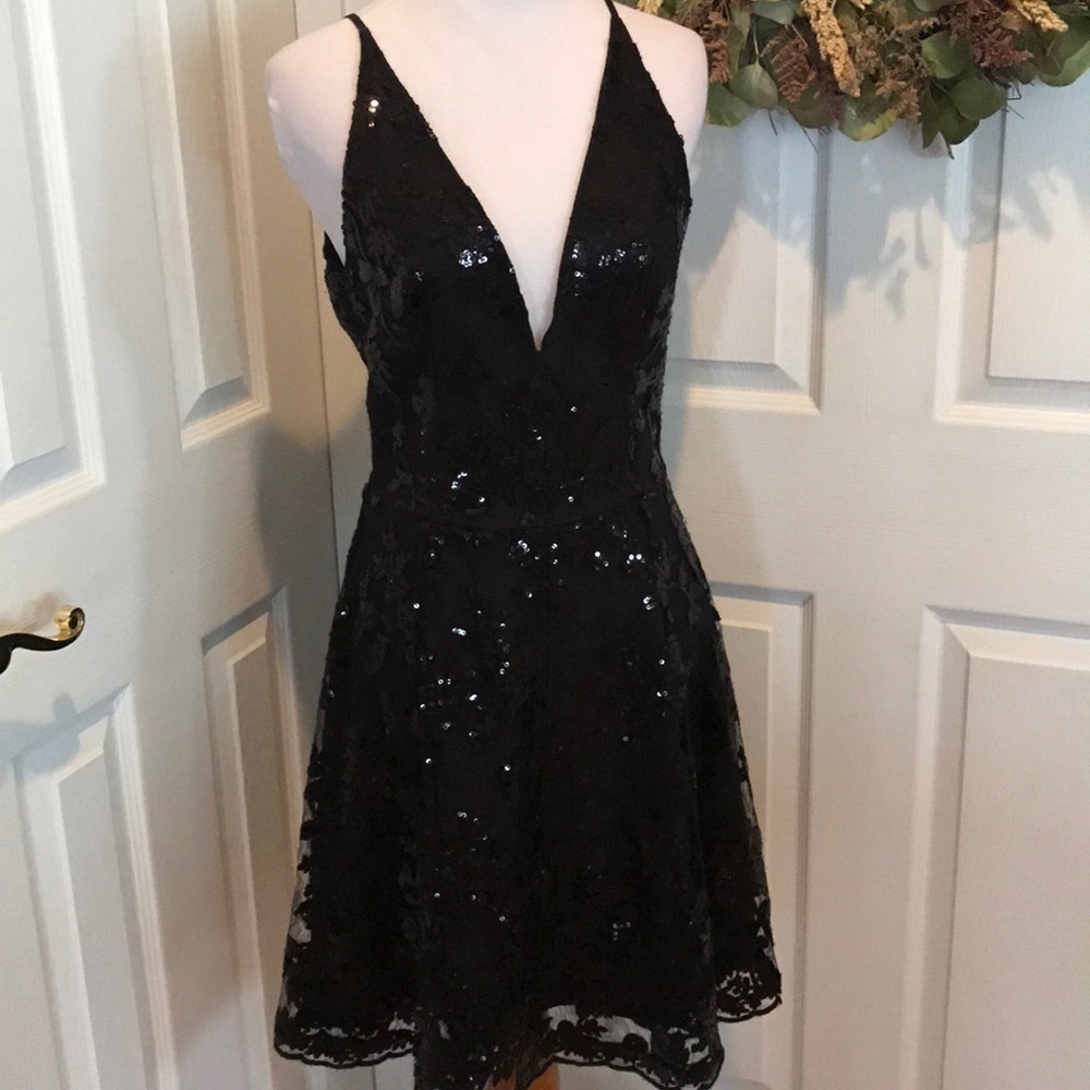 Dress the Population black lined dress w sequins